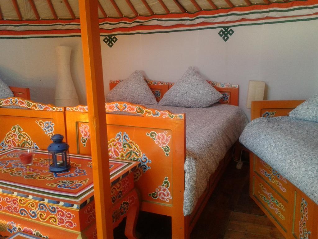 Yourte Nomade-Lodge Les Ecrennes Oda fotoğraf